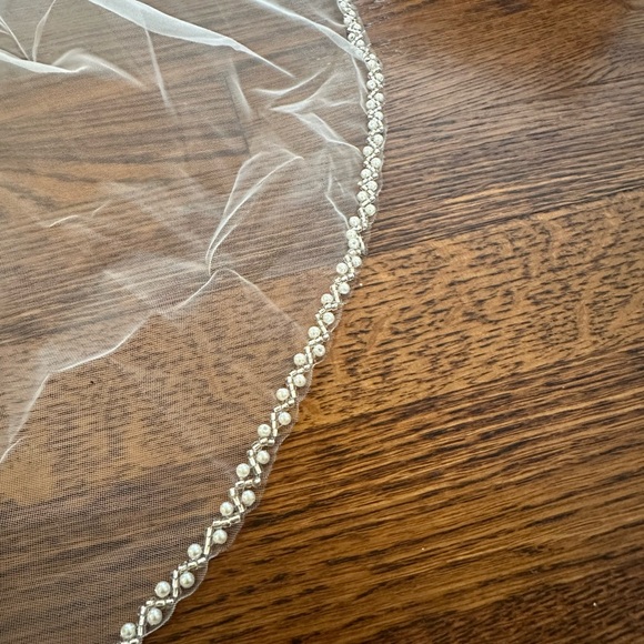 Wedding Veil Pearls & Crystals Beaded Edge, Fingertip Length 38.5” Bridal Veil - Picture 12 of 16